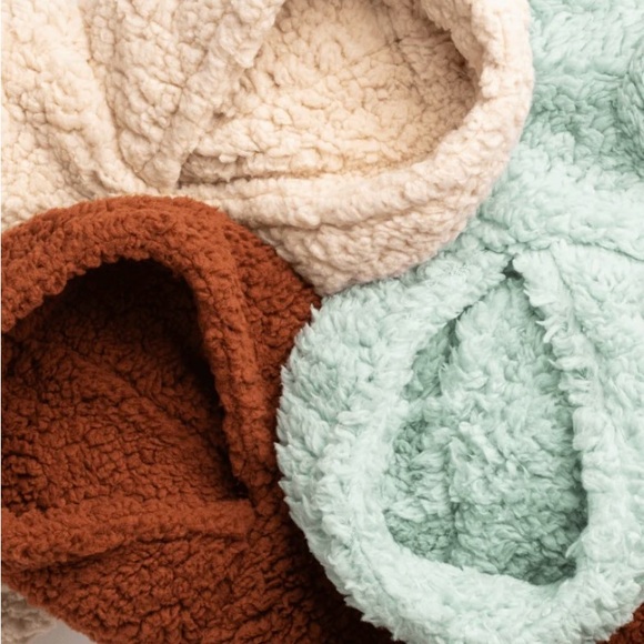 FabDog Sherpa Sweater 20” - Picture 2 of 7